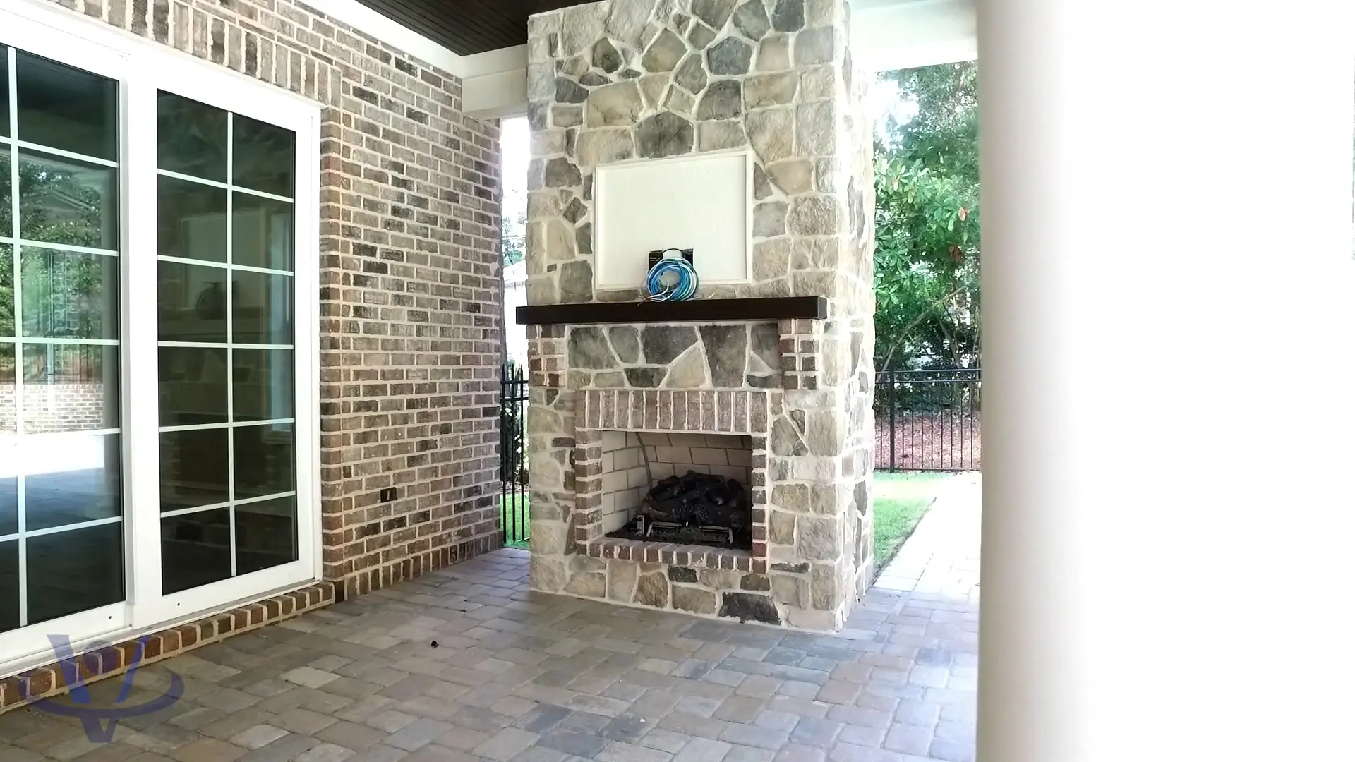 outdoor,fireplace