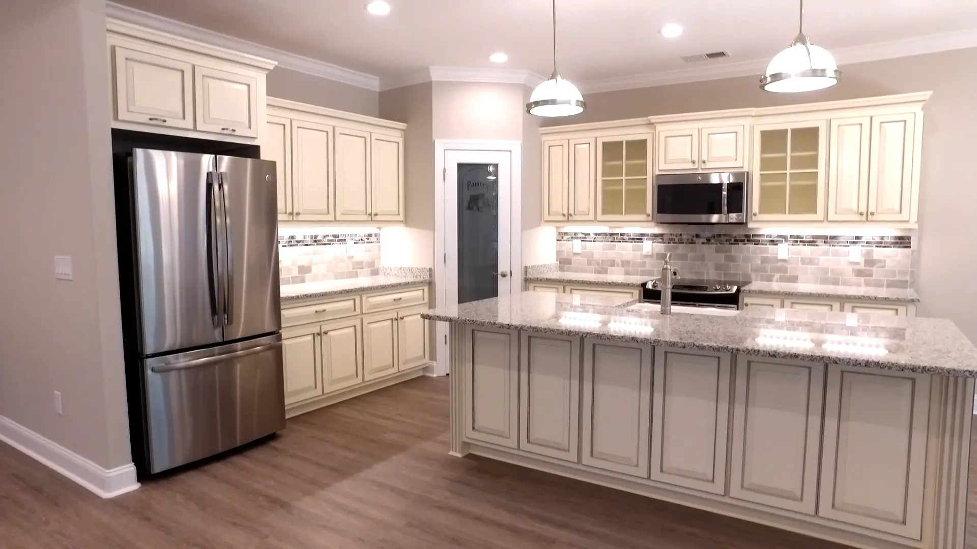 kitchen,island,cabinets,counter