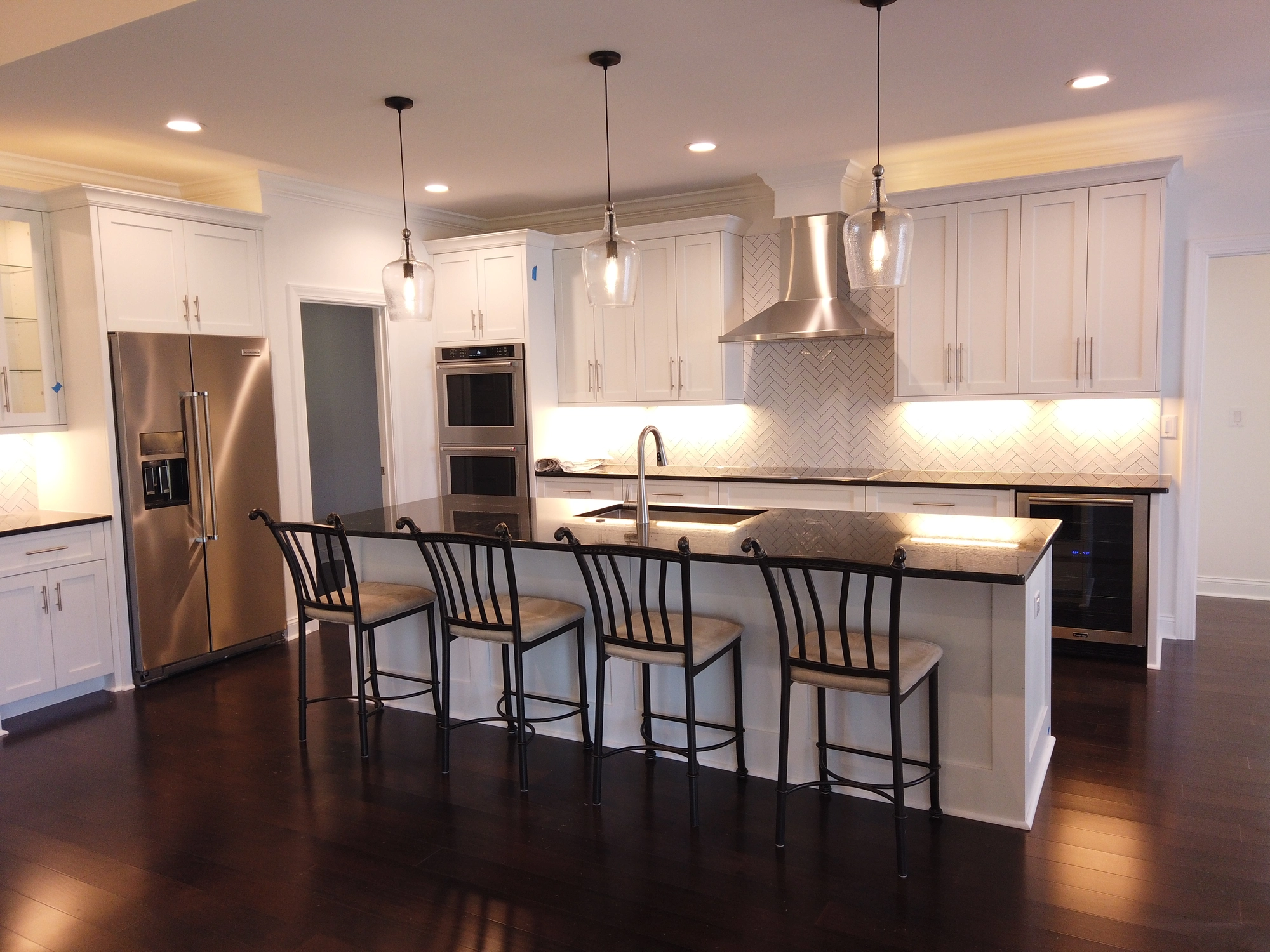 kitchen,island,cabinets,counter