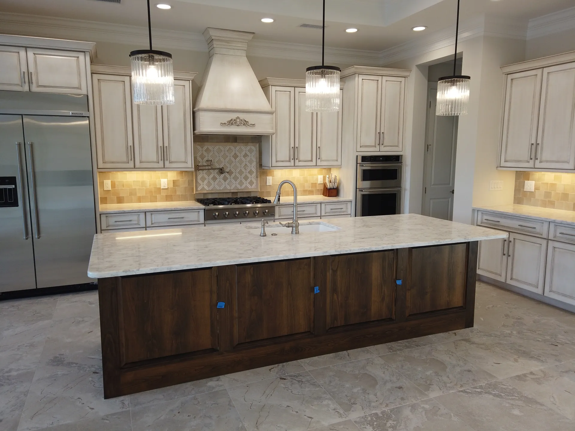 kitchen,island,cabinets,counter