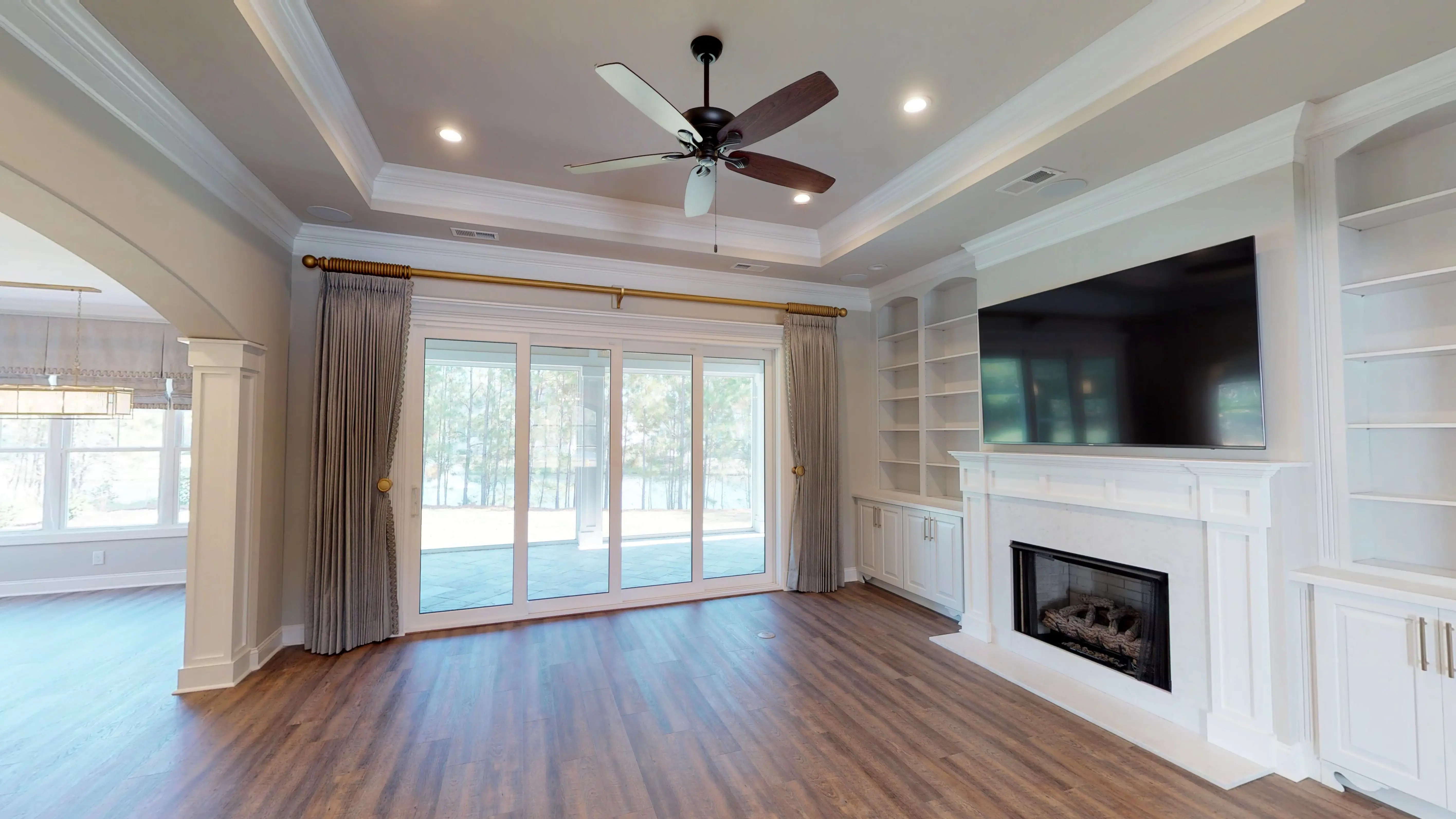 living room,great room,family room,fireplace,ceiling
